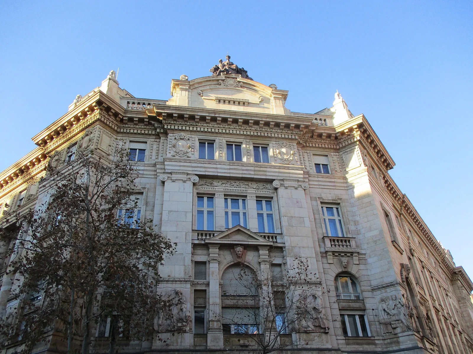 magyar nemzeti bank headquarters budapest