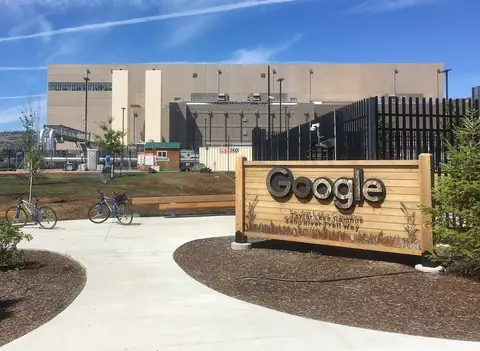 Google data centre at The Dalles, Oregon, with the campus sign in front of the building
