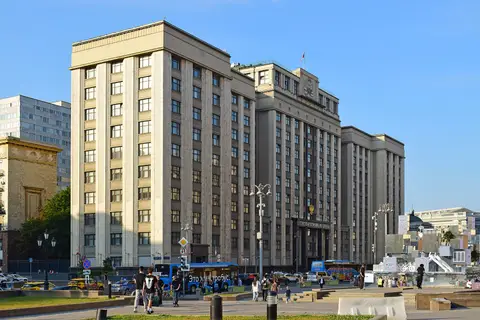 The State Duma building on Okhotny Ryad in central Moscow, with the Russian flag on the roof and the Gosudarstvennaya Duma sign over the main entrance