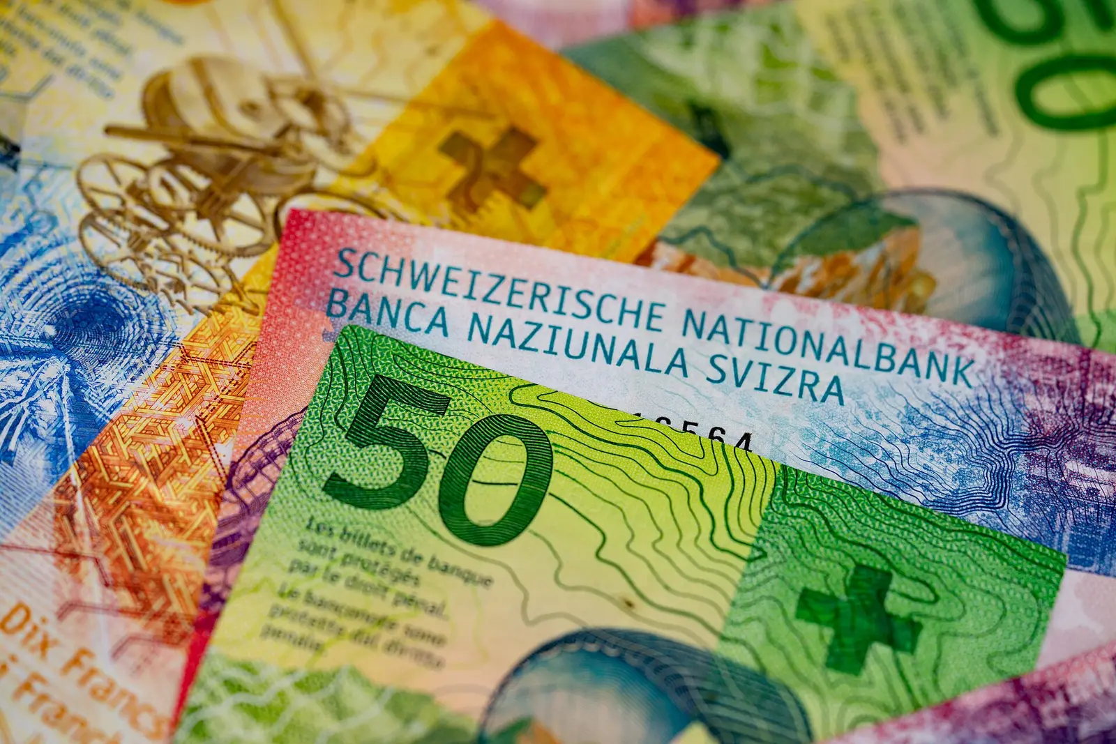 Swiss franc banknotes of the ninth series fanned out, with the 50-franc note and the Schweizerische Nationalbank lettering in focus